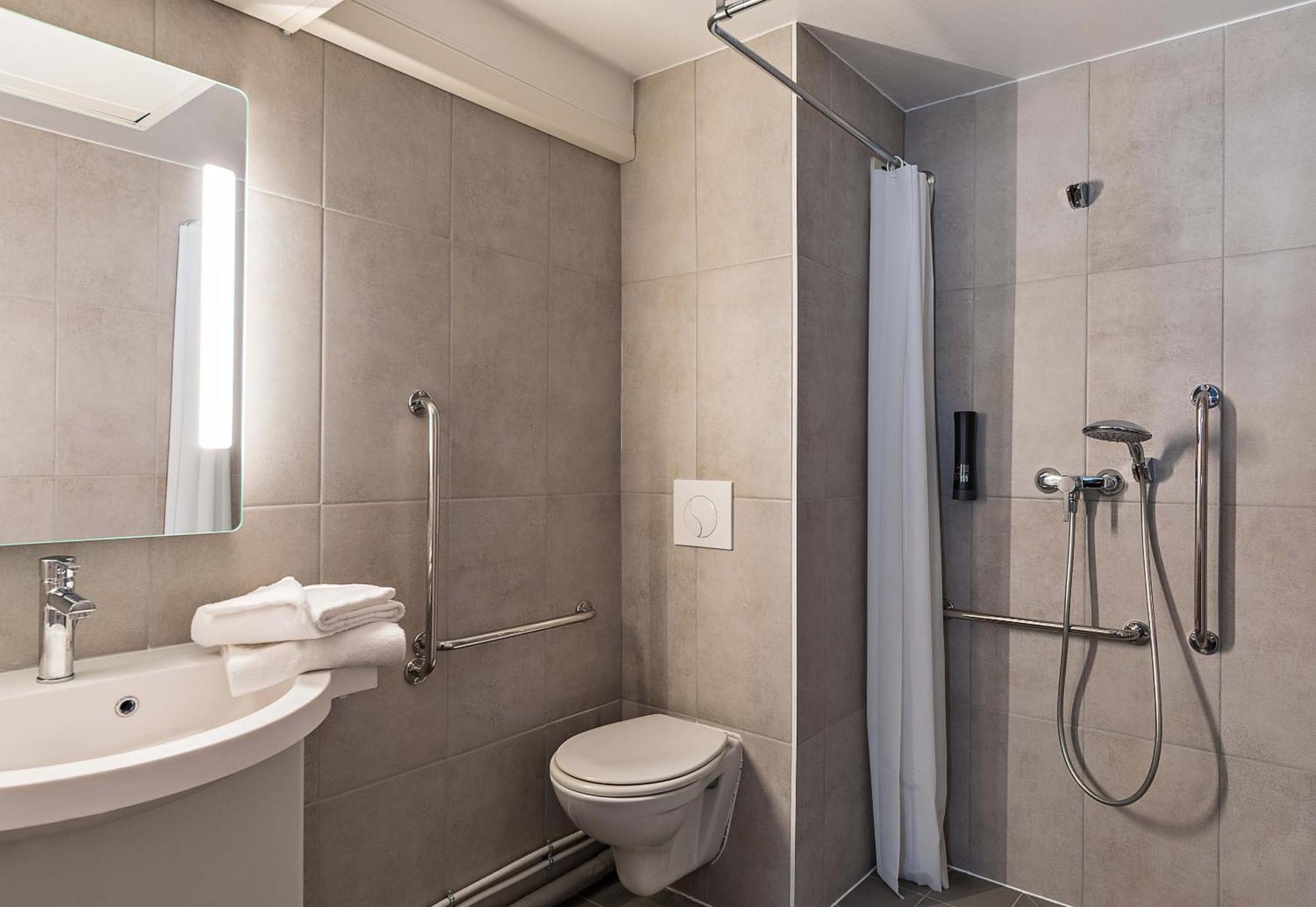 B&B Hotel Rouen Centre Rive Droite Exteriör bild