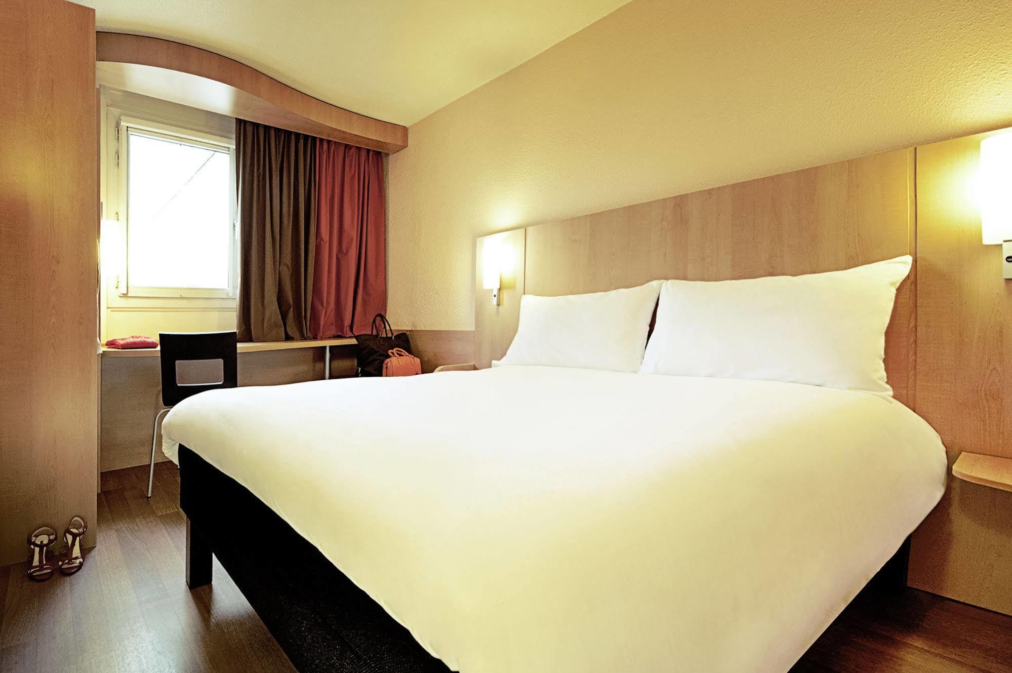 B&B Hotel Rouen Centre Rive Droite Exteriör bild